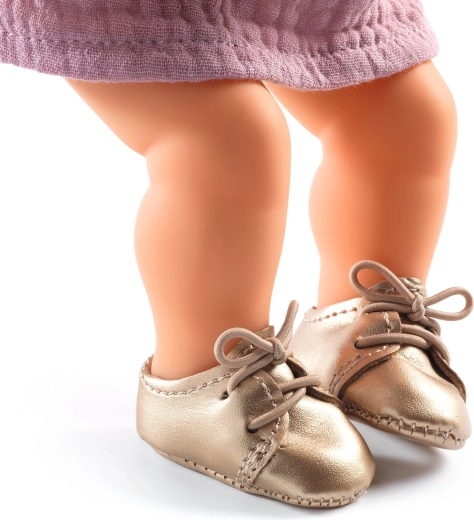 Realistyczne detale i sznurowanie