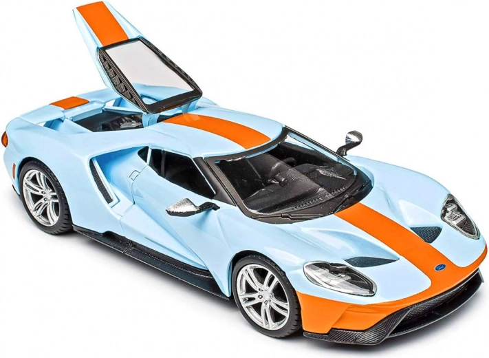 Otwierane drzwi i swobodnie obracające się koła