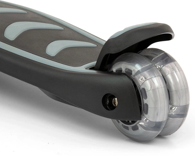 Stabilna trójkołowa konstrukcja z podwójnym tylnym kółkiem