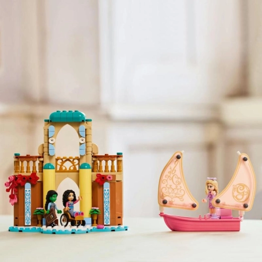 Dwupiętrowy Uniwersytet Shiz pełen detali