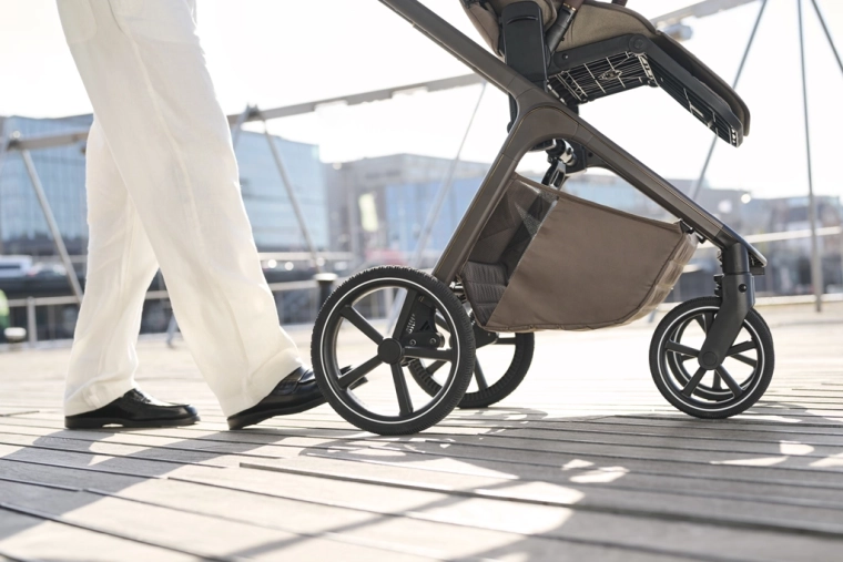 Płynna jazda dzięki dużym kołom i amortyzacji