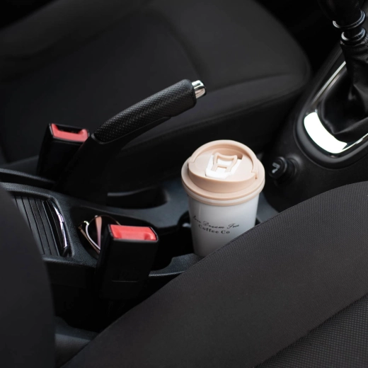 Pasuje do uchwytów w samochodzie