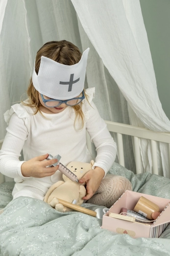 Wspiera empatię i umiejętności społeczne