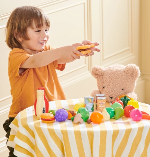 Wspiera wyobraźnię i umiejętności społeczne