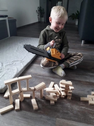 Wspiera wyobraźnię i odgrywanie ról