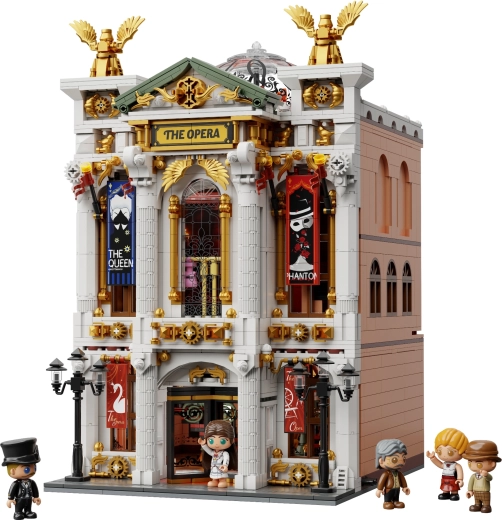 Okazała fasada opery z bogatymi detalami