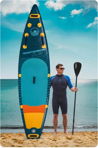 Stabilna platforma z antypoślizgiem i uchwytami