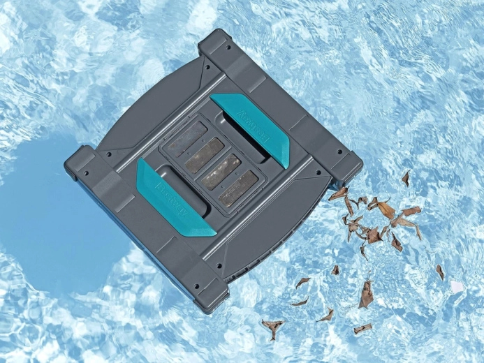 Czyszczenie 2w1: dno i lustro wody za jednym razem