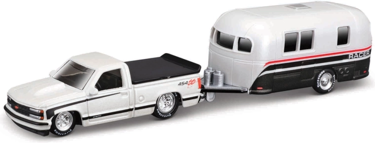 Maisto Design Tow & Go Chevrolet 454 SS pick-up z przyczepą kempingową 1:64