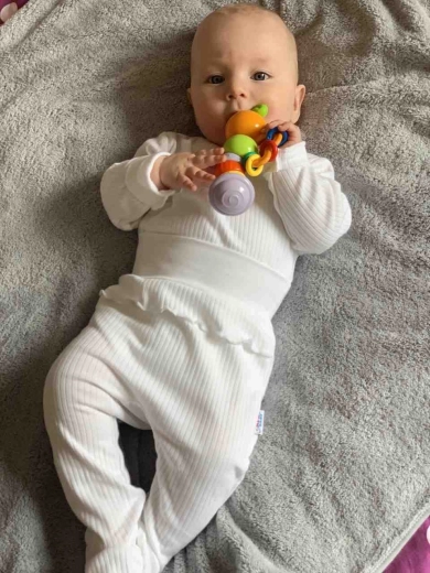 Wygodne półśpiochy zintegrowane ze stópkami