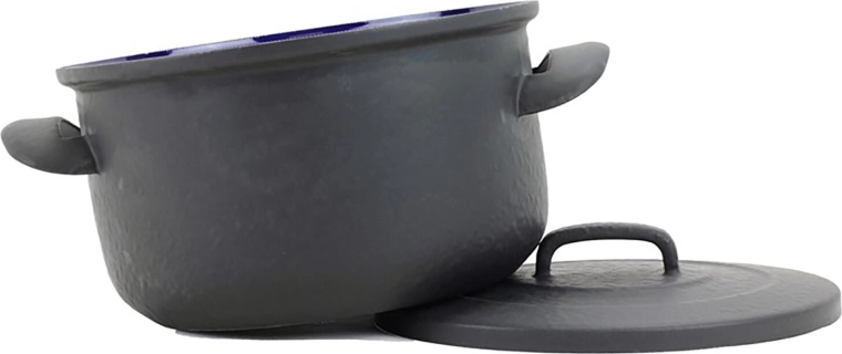 Wytrzymała konstrukcja z pokrywką