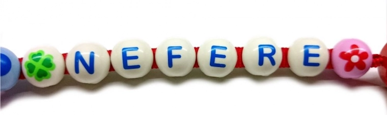 Kolorowe koraliki i zabawny design