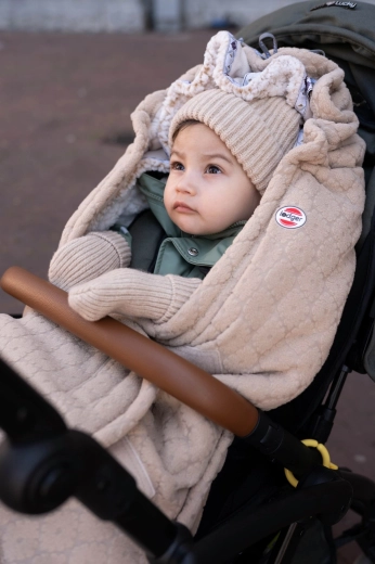 Stylowy pompon i wywijany ściągacz