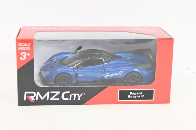 Model auta Pagani Huayra R w niebieskim kolorze
