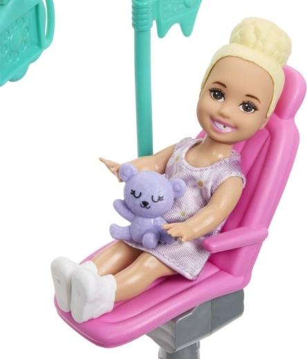 Mały pacjent i zabawne akcesoria