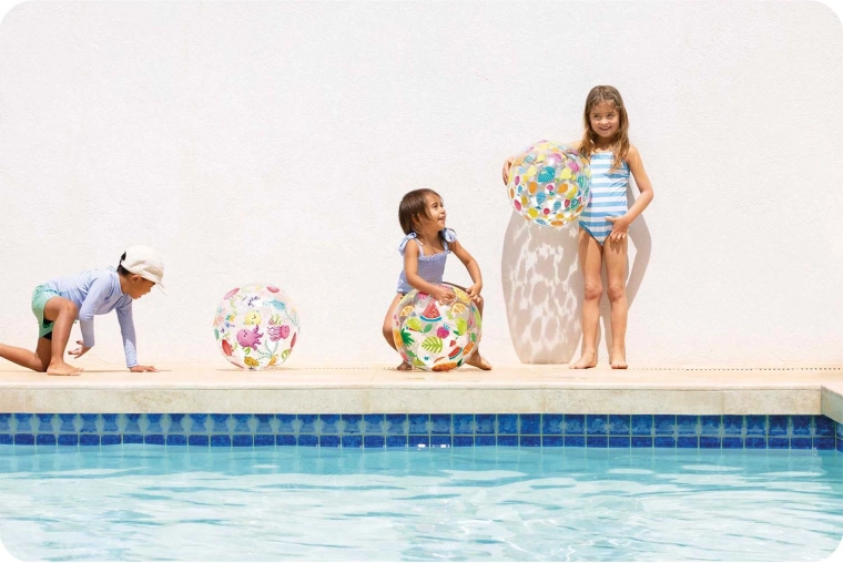 Zabawa w wodzie i na plaży