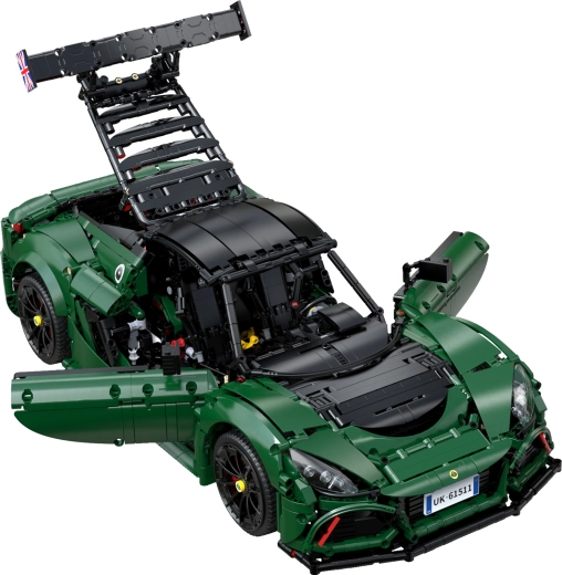 Otwierane panele i detaliczne wnętrze