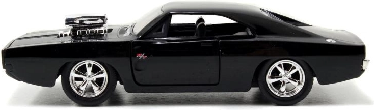 Otwierane drzwi i koła na wolnym biegu