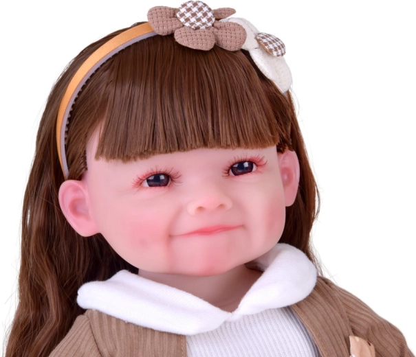 Realistyczny wygląd i uroczy uśmiech