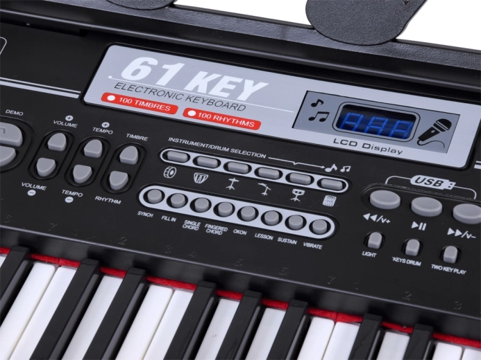 61 podświetlanych klawiszy dla łatwej nauki