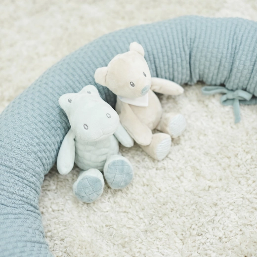 Wspiera zmysły i motorykę