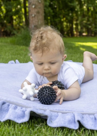 Kontrastowy czarno-biały design dla rozwoju wzroku