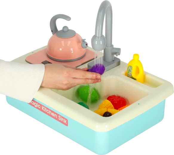 Rzeczywiście płynąca woda dla realistycznej zabawy