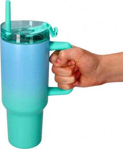 Pokrywka ze słomką i wygodne ucho