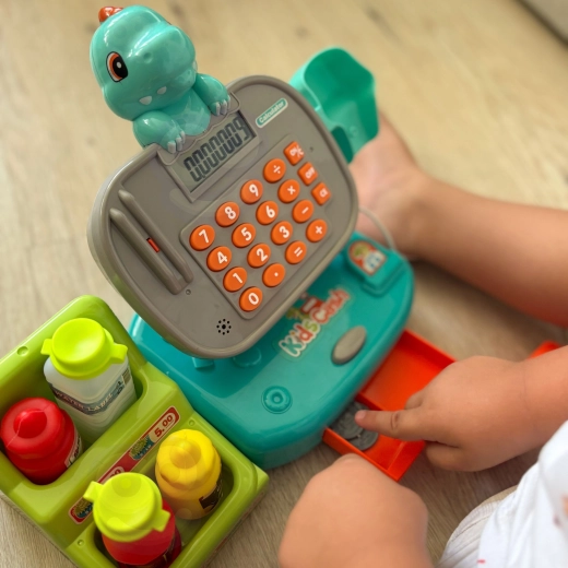 Funkcjonalny kalkulator i szuflada na pieniądze