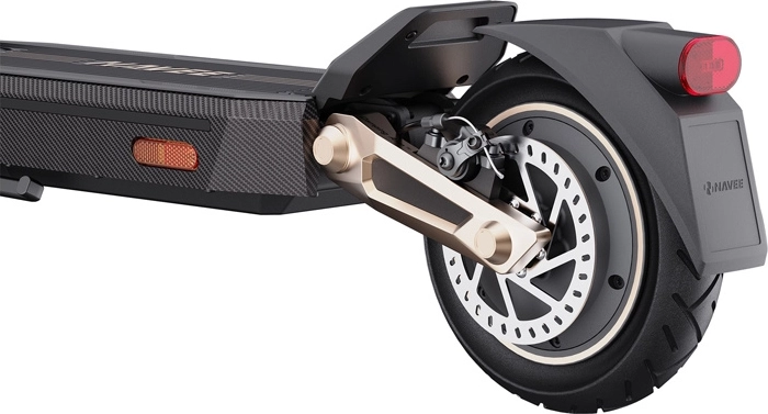 Potrójne hamulce i TCS dla krótszej drogi hamowania