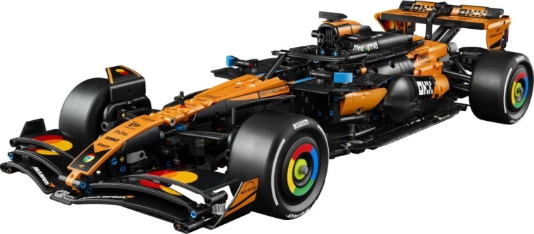 Autentyczny bolid McLaren w skali 1:8