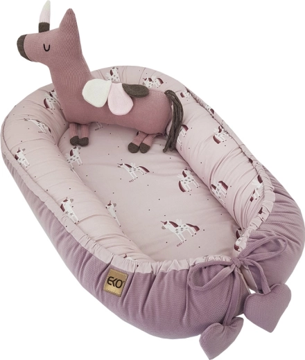Delikatne materiały i uroczy motyw Unicorn