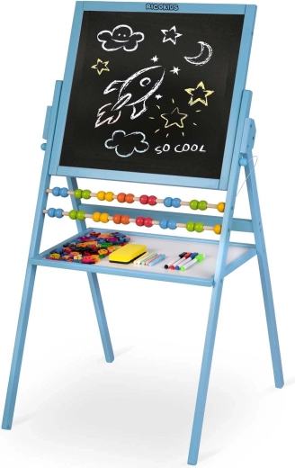 Stabilna drewniana konstrukcja i praktyczne wyposażenie