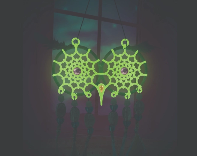 Świeci w ciemności dla magicznej atmosfery