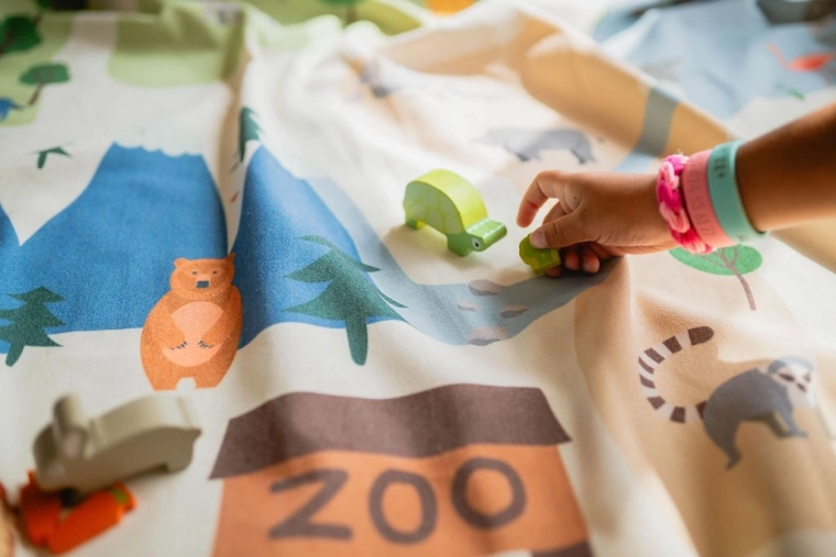 Duża mata do zabawy z motywem ZOO