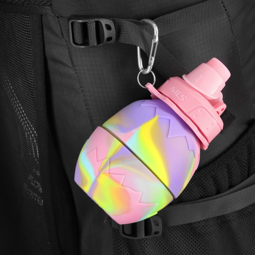 Praktyczny karabińczyk i szczelne wieczko