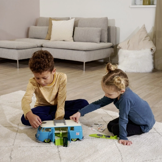 Otwierana konstrukcja ze strefami zabawy