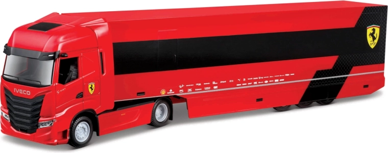Ciągnik Iveco z naczepą do transportu bolidu