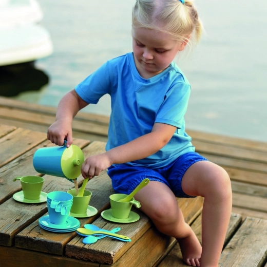 Wspiera wyobraźnię i umiejętności społeczne