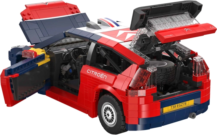 Otwierane panele i dopracowane wnętrze