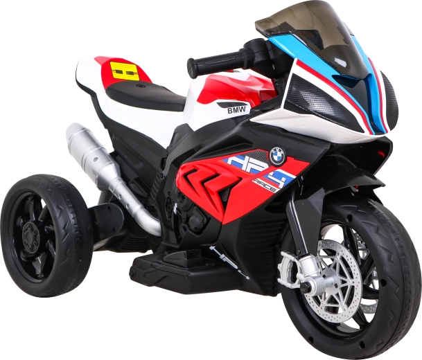 Przednie światła LED i realistyczne detale