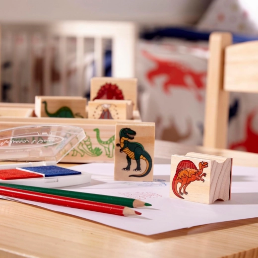 8 drewnianych pieczątek z dinozaurami