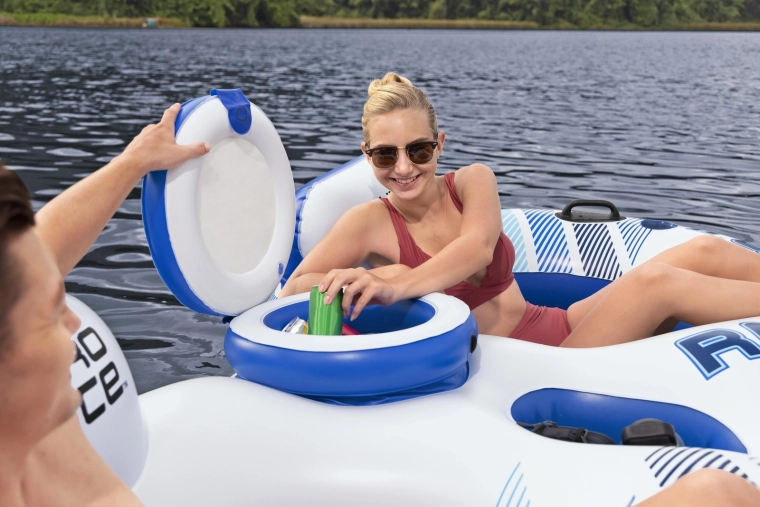 Chłodziarka i uchwyty na napoje zawsze pod ręką