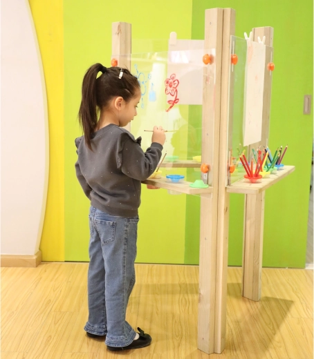 Wytrzymała drewniana konstrukcja do użytku na zewnątrz