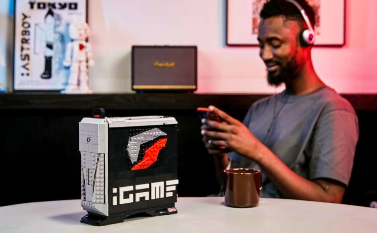 Stylowa dekoracja witrynowa do gamingowego stanowiska