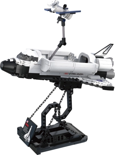 Podstawka wystawowa i satelita z „panelami słonecznymi”