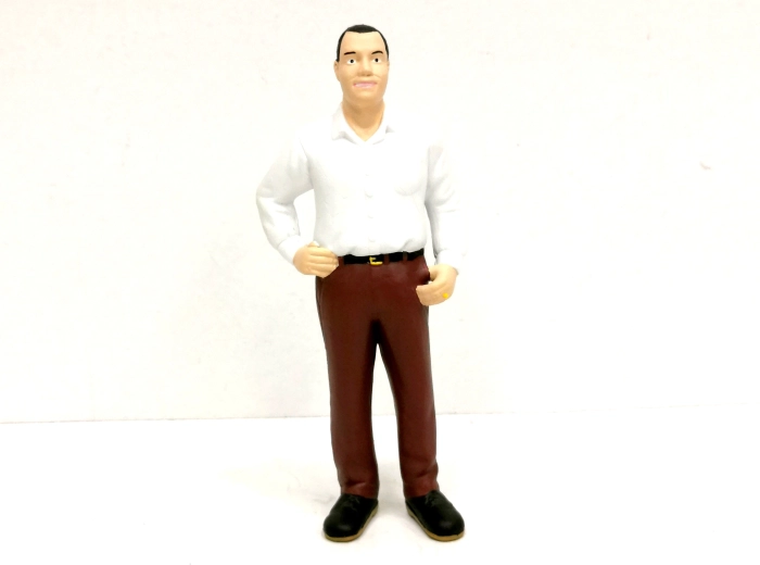 Figurka mężczyzny w koszuli 13,8 cm