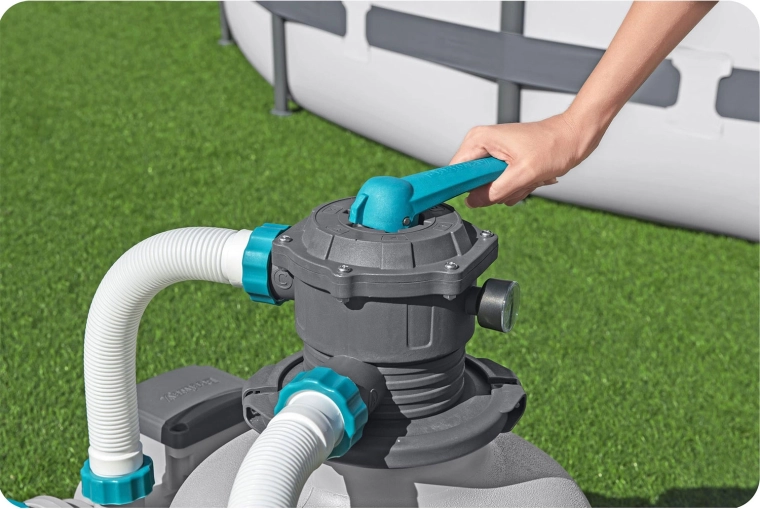 Łatwa obsługa z zaworem 6-drogowym i manometrem