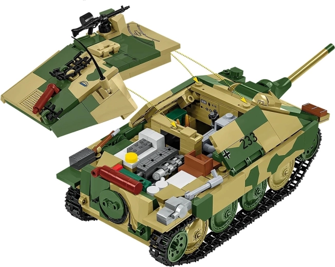 Szczegółowe wnętrze z demontowanym pancerzem