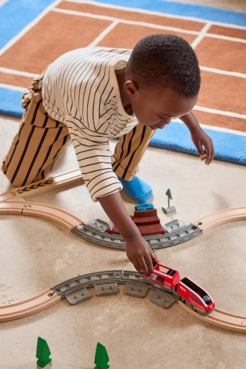 Nakręcany czerwony pociąg bez baterii